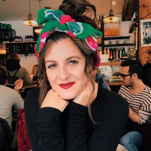 Meet your Posher, April - Picture 2 of 3